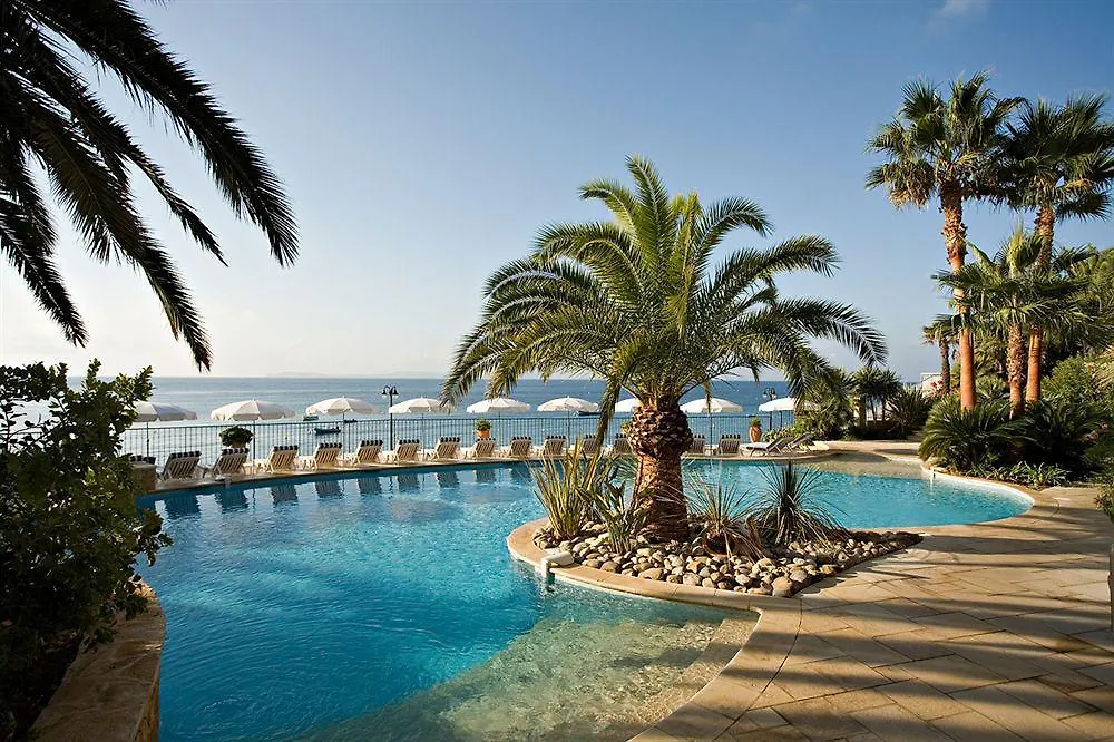 Hotel Le Bailli De Suffren Le Le Rayol-Canadel-sur-Mer 4*,
